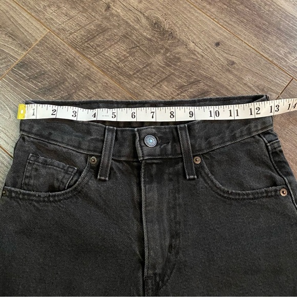 Levi’s jeans high waisted mom jean 25/28 distressed 100% cotton - Picture 14 of 16